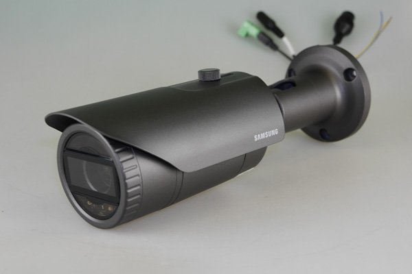 Мотор в помощь: обзор камер с моторизированным объективом